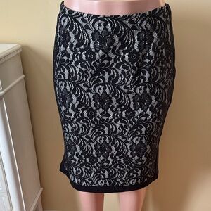 ✏️Worthington Black Lace Floral Pencil Skirt✏️